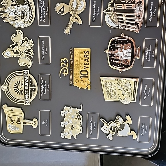 D23 10 Year Anniversary pin set 2019 - Picture 4 of 6